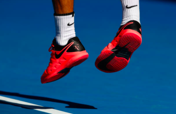 How to choose tennis shoes to wear on clay, hard and grass court?